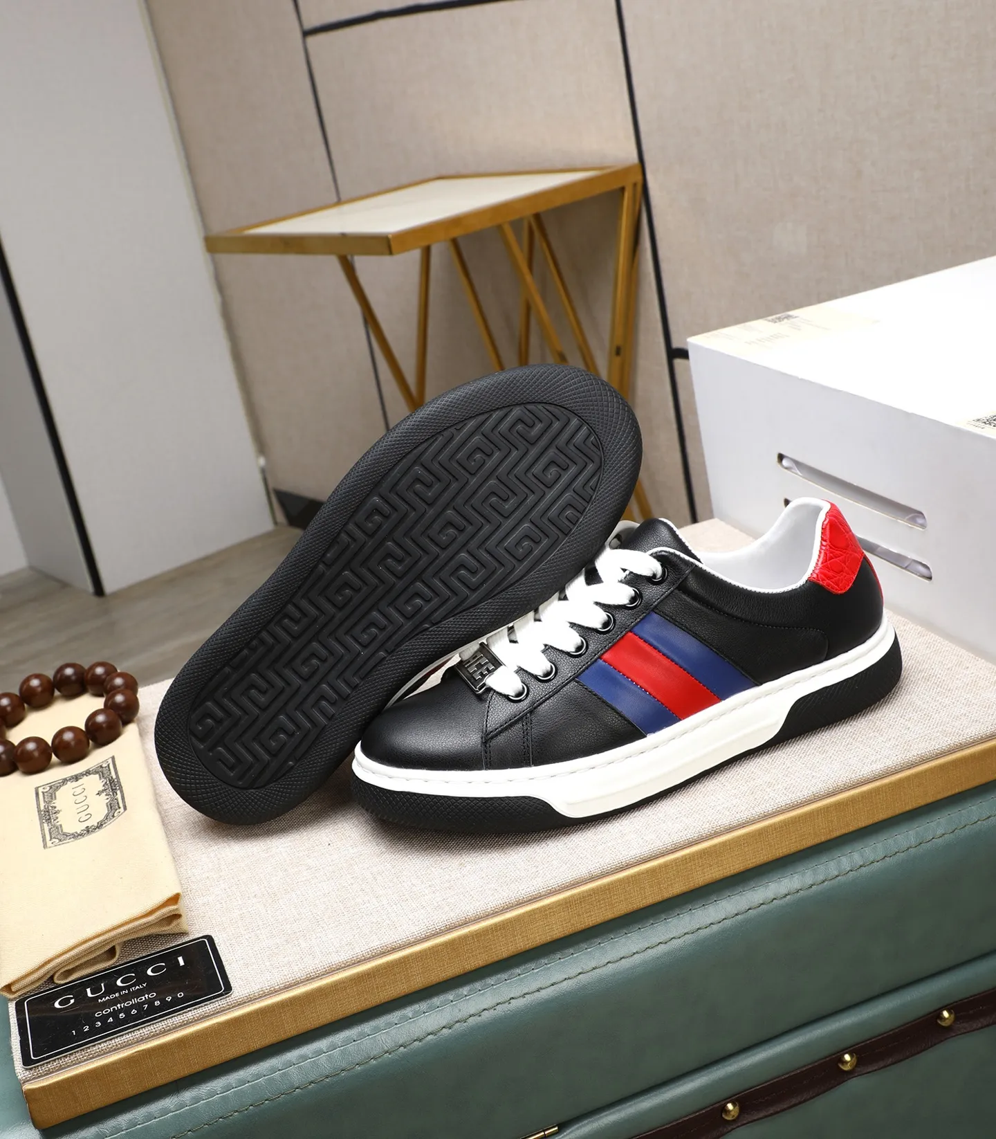 Men's clothing and shoes 💰500 (Gucci) The latest 🎁🎁 casual and fashionable men's shoes 👟 from the official website, hot style 💥 style is simple and elegant, exclusive for trendy men. Unique official website latest brand double G elements 👑 original Gucci decoration, fashionable and generous, original material original calfskin, ✅ fully imported first-layer pigskin lining, official website designated wear-resistant, lightweight original rubber casual outsole, counter classic model taken in kind, 38-44 black and white optional